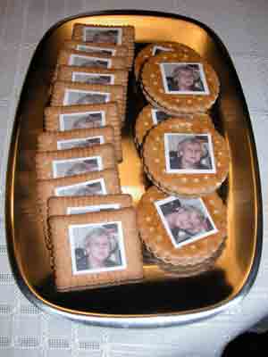 Diese Kekse mit Tortenauflegern wurden anlässlich des 80. Geburtstags meiner Mutter gereicht