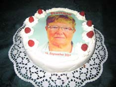 Frau Ulrike Linnartz aus Geilenkirchen verschenkte diese Himbeer-Sahne-Torte an ihre Freundin Renate